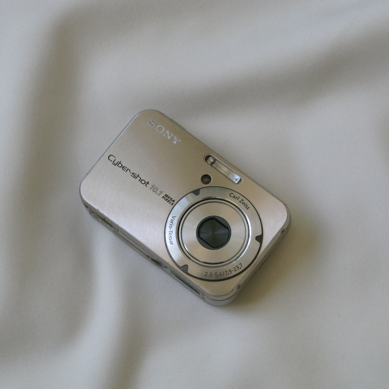 Sony Cyber-shot DSC-N2 - تصویر کوچک 2 از 4 از سیلور کم