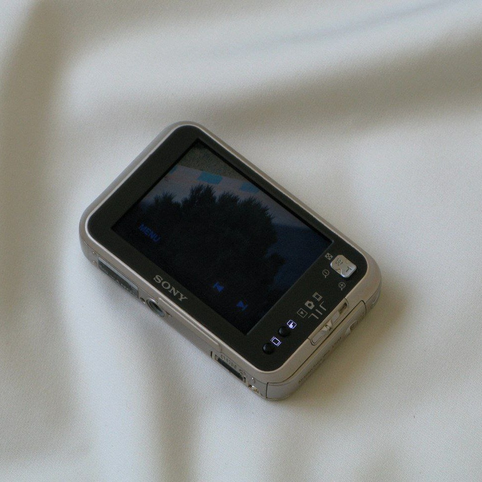 Sony Cyber-shot DSC-N2 - تصویر کوچک 3 از 4 از سیلور کم