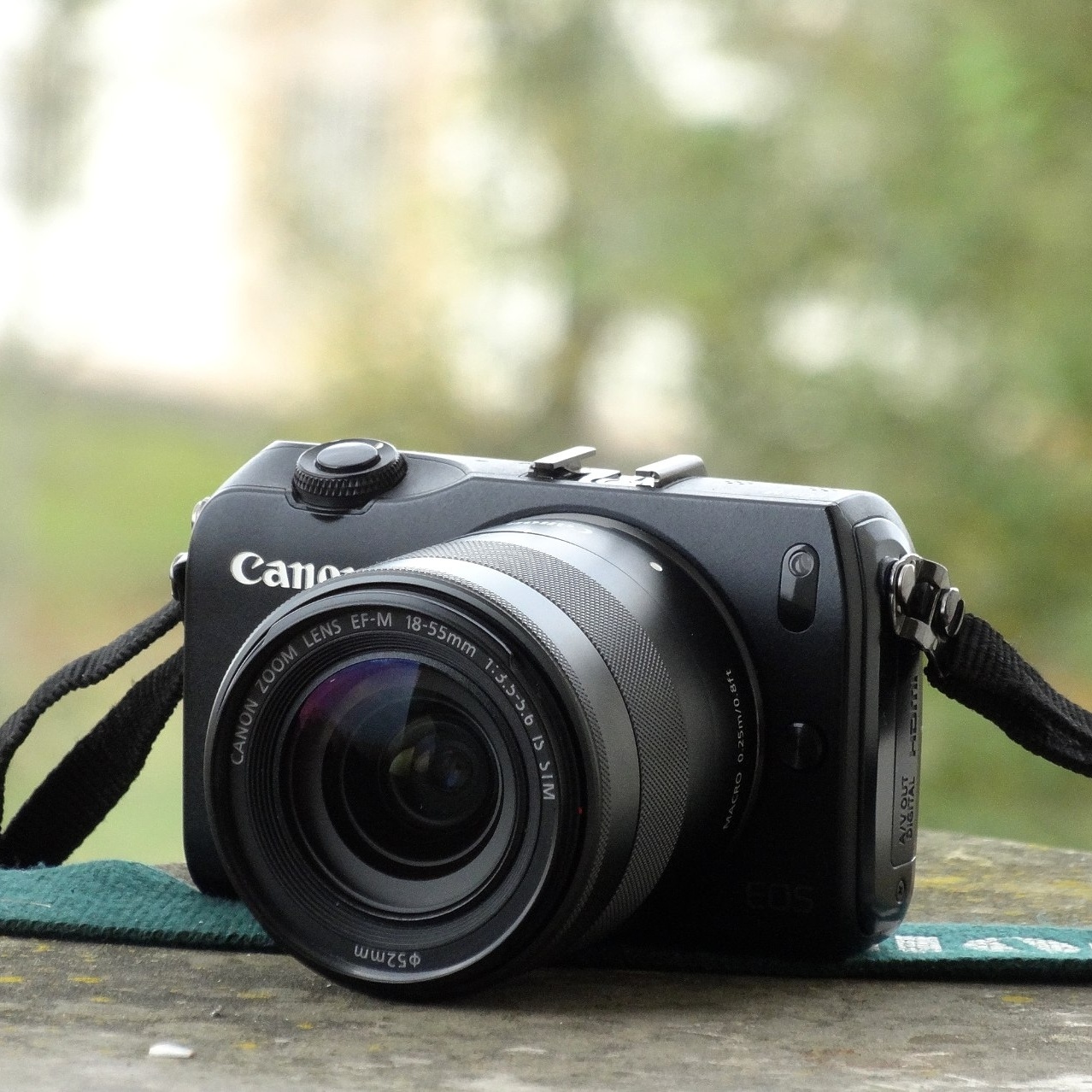 Canon Eos M - Canon  از سیلور کم در وضعیت excellent