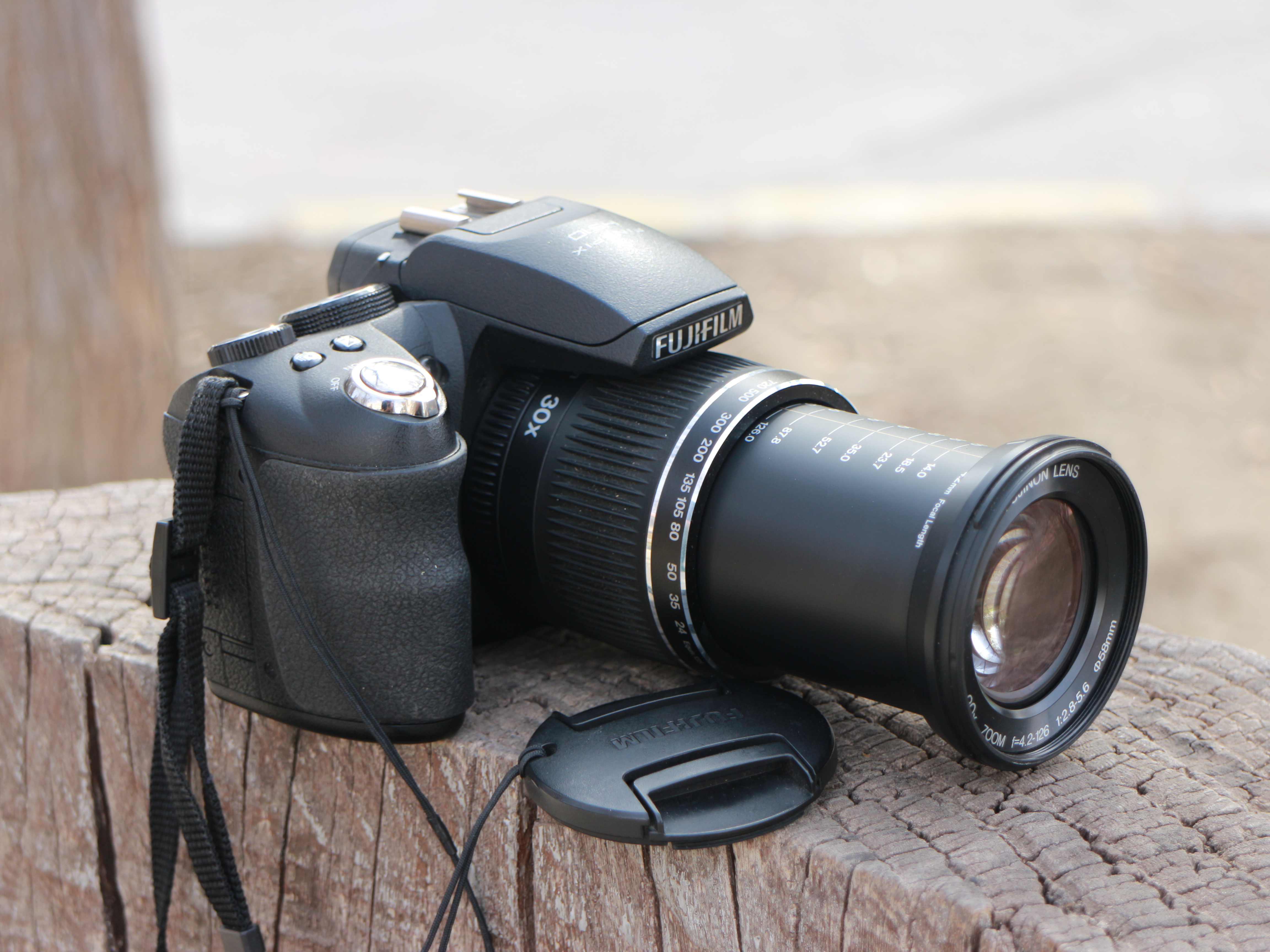 فوجی‌فیلم فاین‌پیکس Hs10 - تصویر کوچک 3 از 3 از سیلور کم