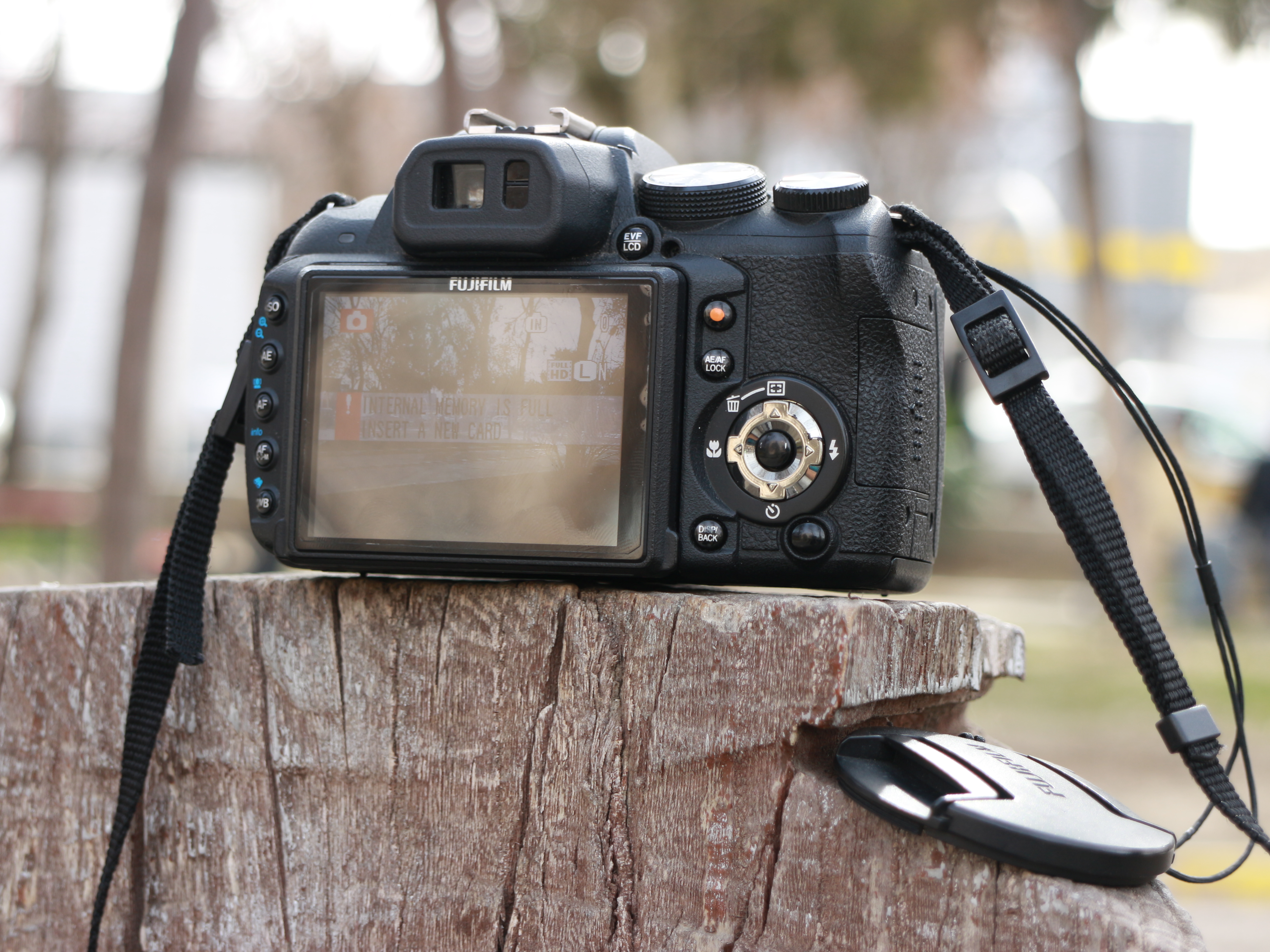 فوجی‌فیلم فاین‌پیکس Hs10 - تصویر کوچک 2 از 3 از سیلور کم