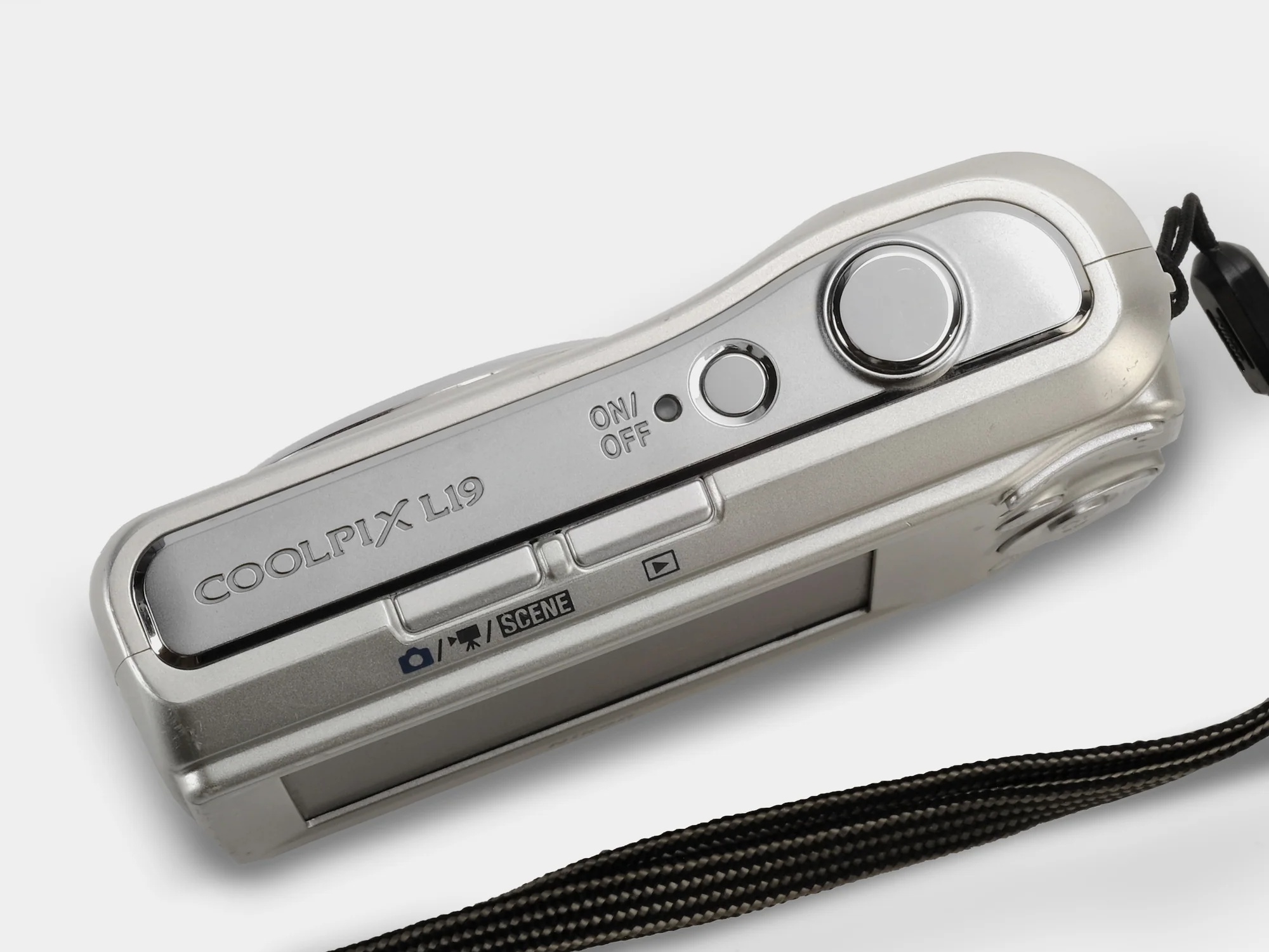 Nikon Coolpix L19 - تصویر کوچک 4 از 4 از سیلور کم