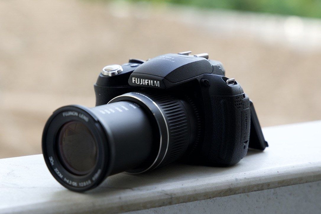 Fujifilm FinePix HS10  - Thumbnail 3 of 4
