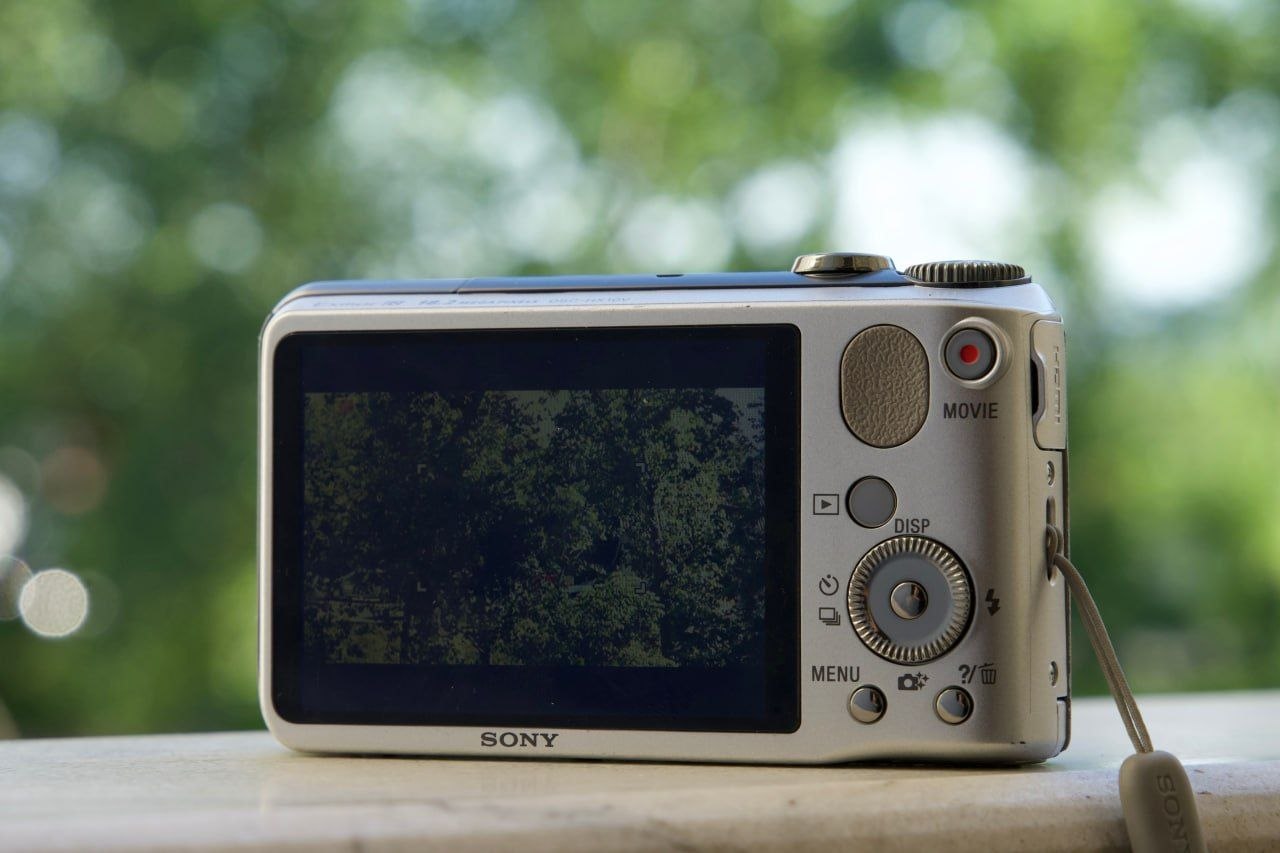 Sony Cyber-shot HX10V - Thumbnail 2 of 3