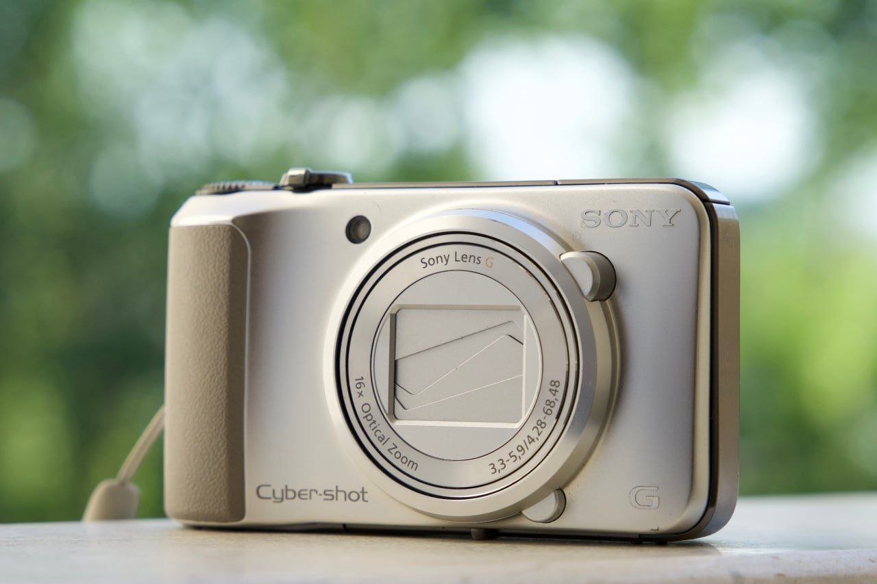 Sony Cyber-shot HX10V - Thumbnail 3 of 3