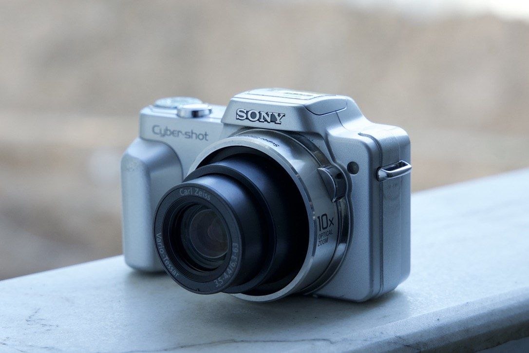Sony Cybershot H3 - Main product image 1 of 4