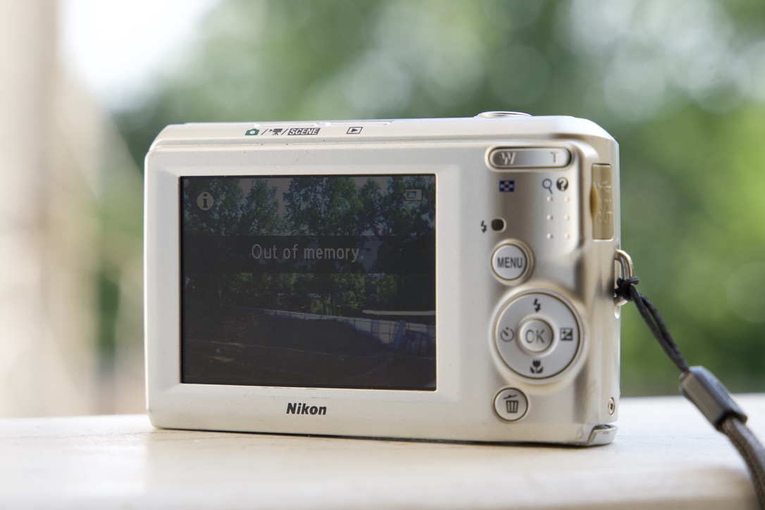 Nikon Coolpix L19 - Thumbnail 2 of 3
