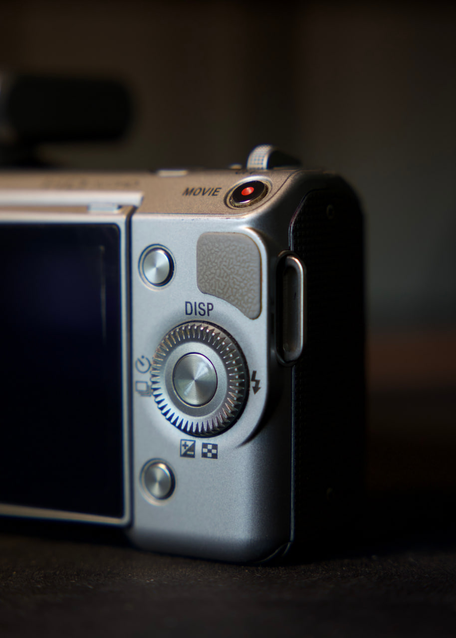 Sony Next-5 - تصویر کوچک 2 از 5 از سیلور کم