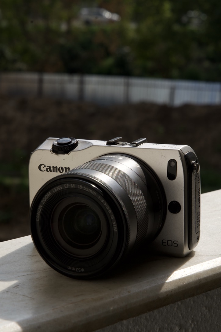 Canon EOS M (Silver) - تصویر اصلی محصول 1 از 4 از سیلور کم