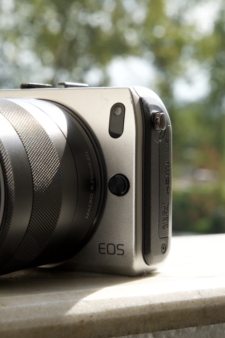 Canon EOS M (Silver) - تصویر کوچک 2 از 4 از سیلور کم
