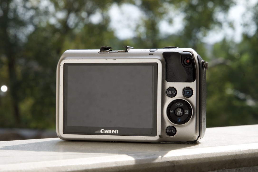 Canon EOS M (Silver) - تصویر کوچک 3 از 4 از سیلور کم