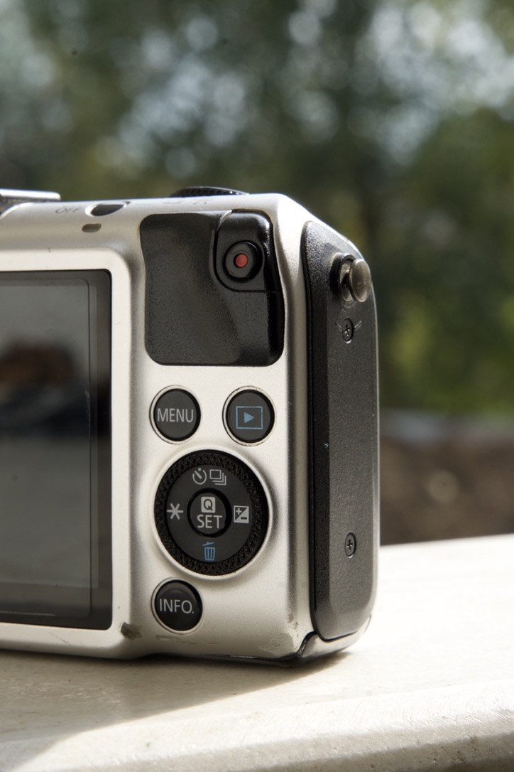 Canon EOS M (Silver) - تصویر کوچک 4 از 4 از سیلور کم